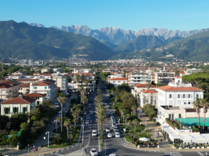 Agenzia immobiliare a Marina di Massa: quali servizi contano davvero per vendere una casa